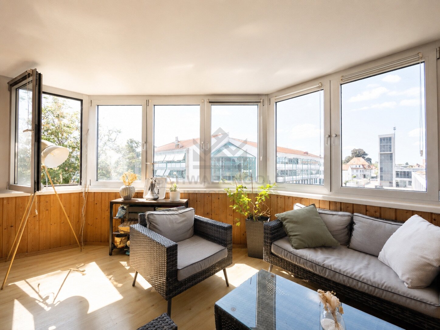 Gepflegte 2-Zimmer-Eigentumswohnung mit großzügigem Wintergarten in zentraler Lage von Günzburg